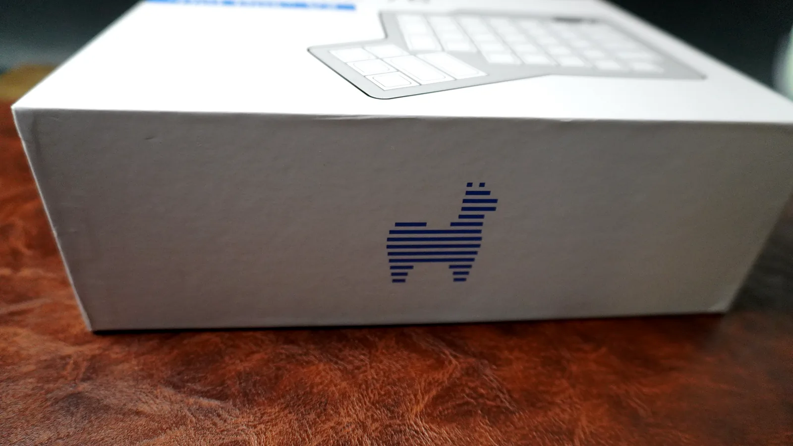 Side of the ErgoDox 76 Hot Dox V2 box showing the Alpaca Keyboards llama logo