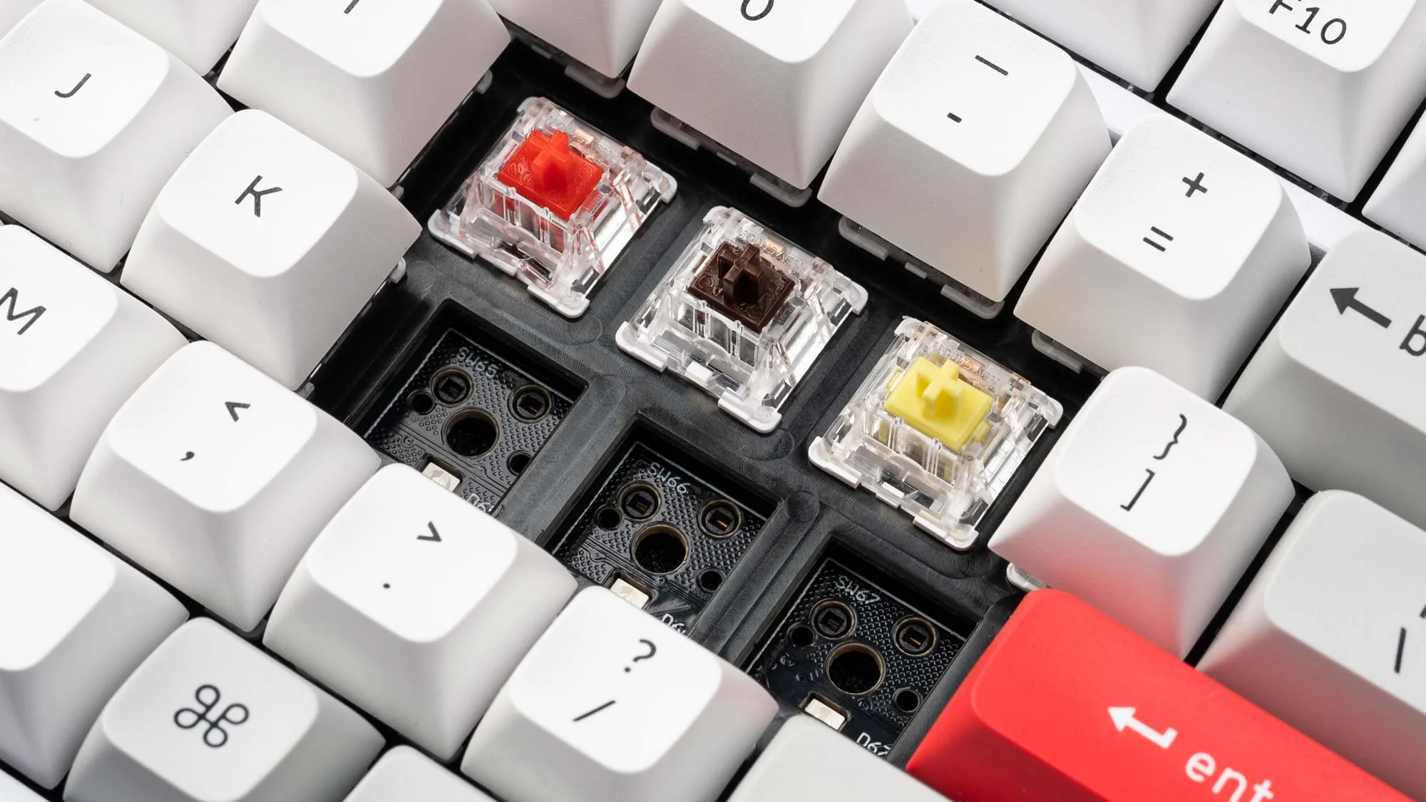 Hot-swappable switch sockets on the Keychron Q4 Pro